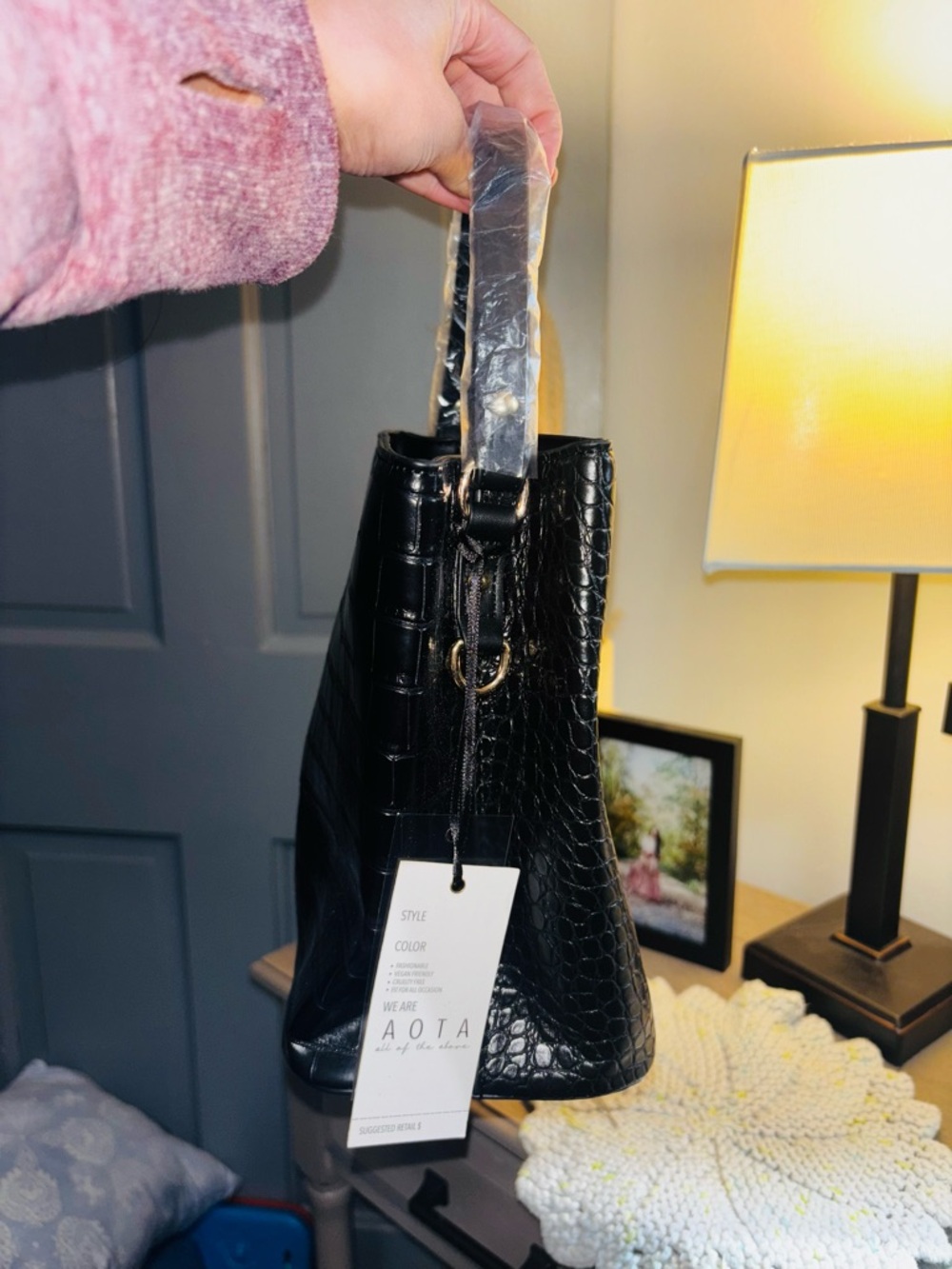 AOTA Elena Vegan Black Faux Croc Embossed Bucket Crossbody Bag - Picture 3 of 15